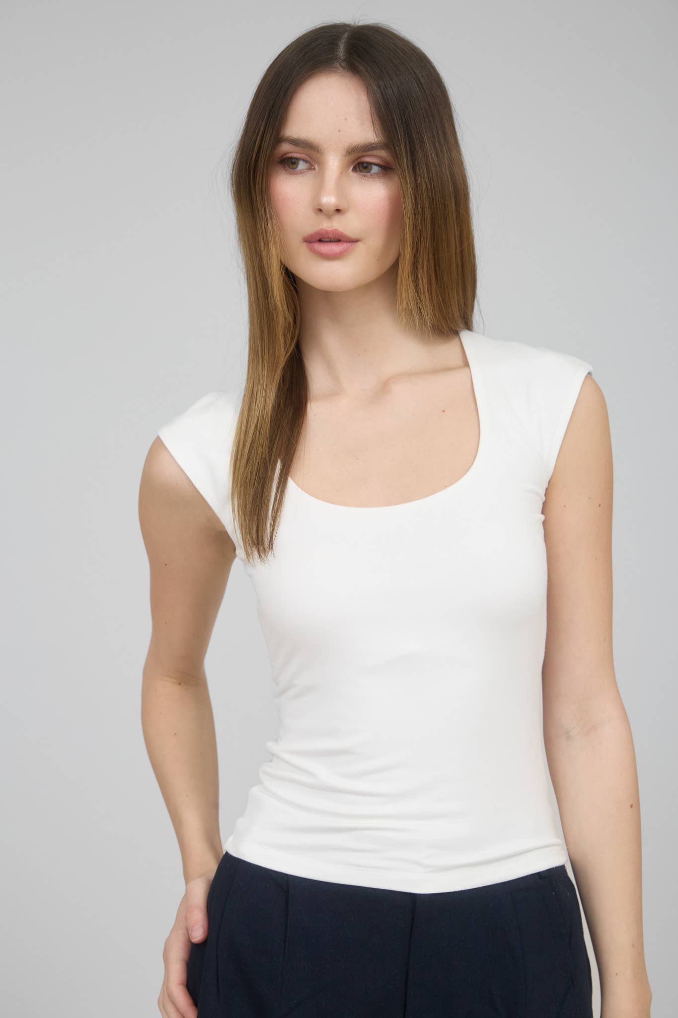 Seamless Scoop Neck Fitted Knit Top