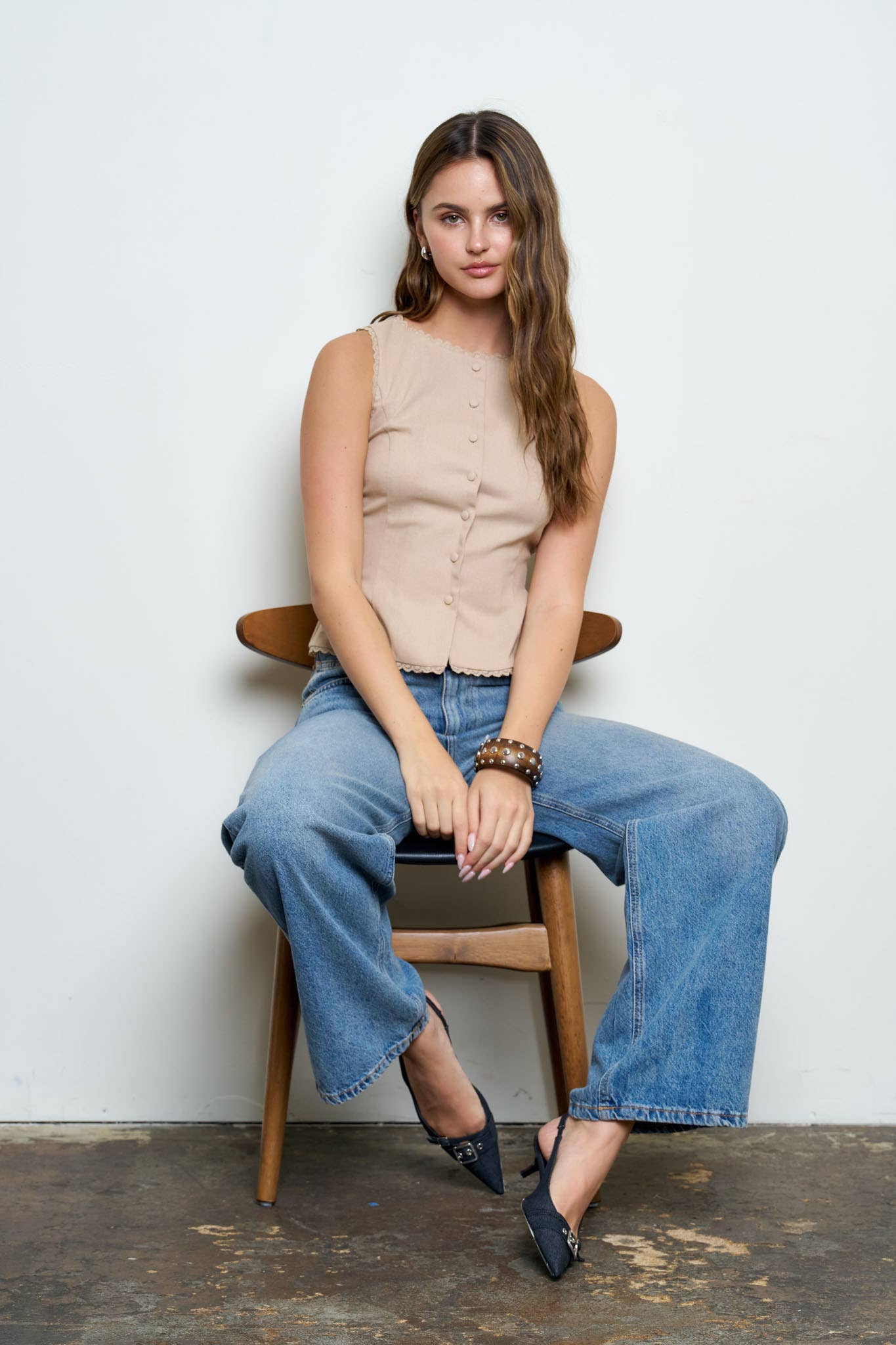 Light Mocha Scallop Lace Button-Down Vest Top
