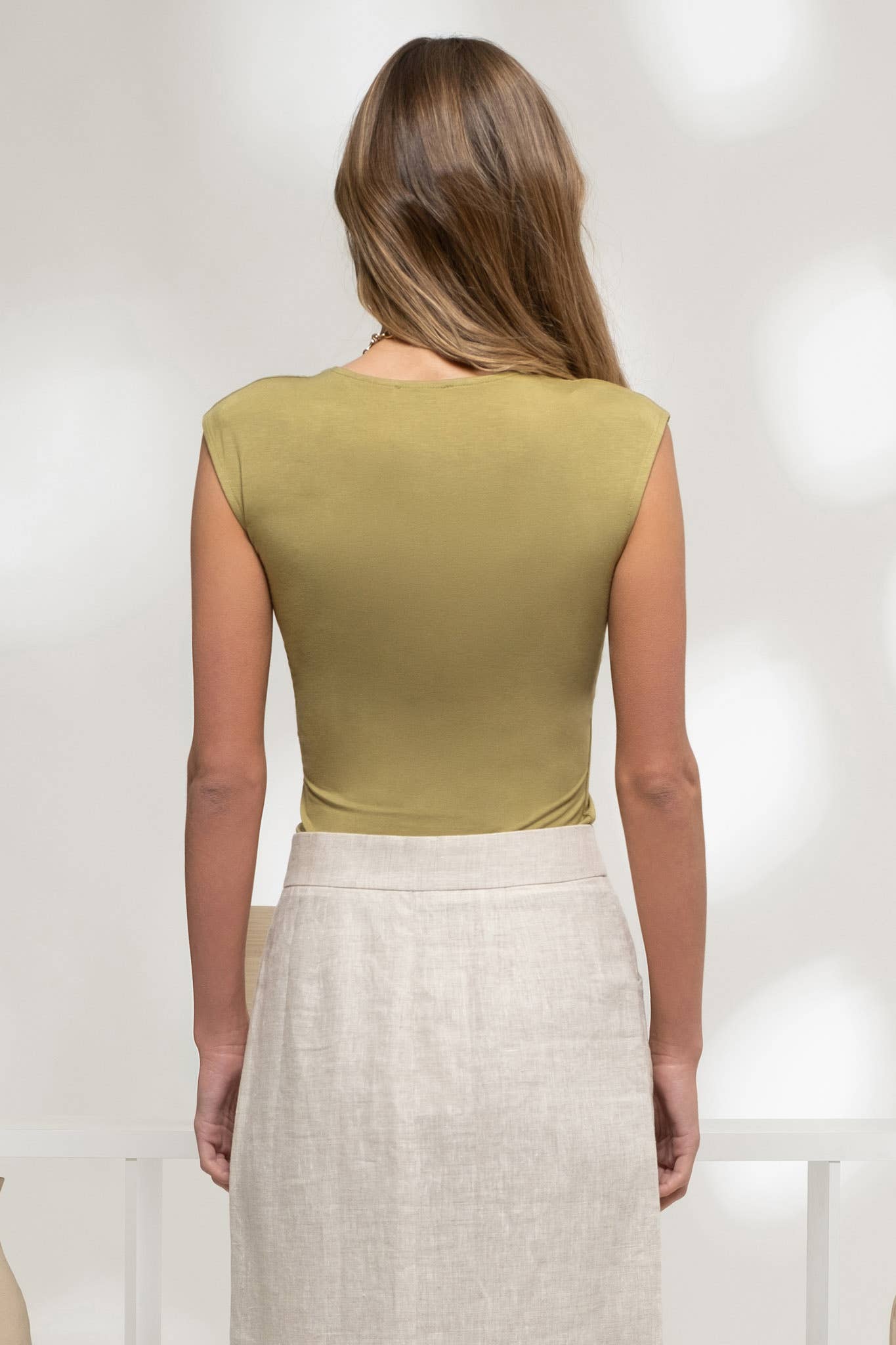 Seamless Scoop Neck Fitted Knit Top