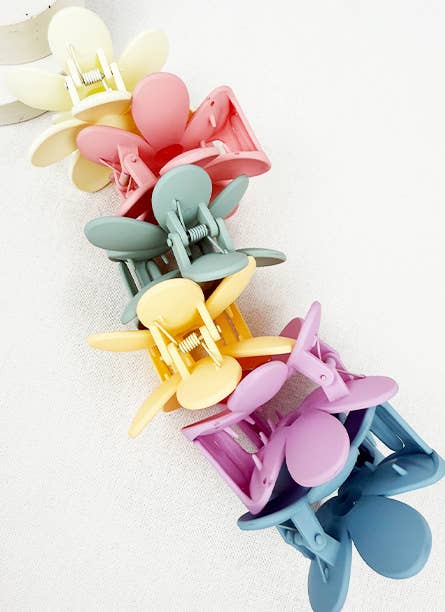 Daisy Matte Hair Clips