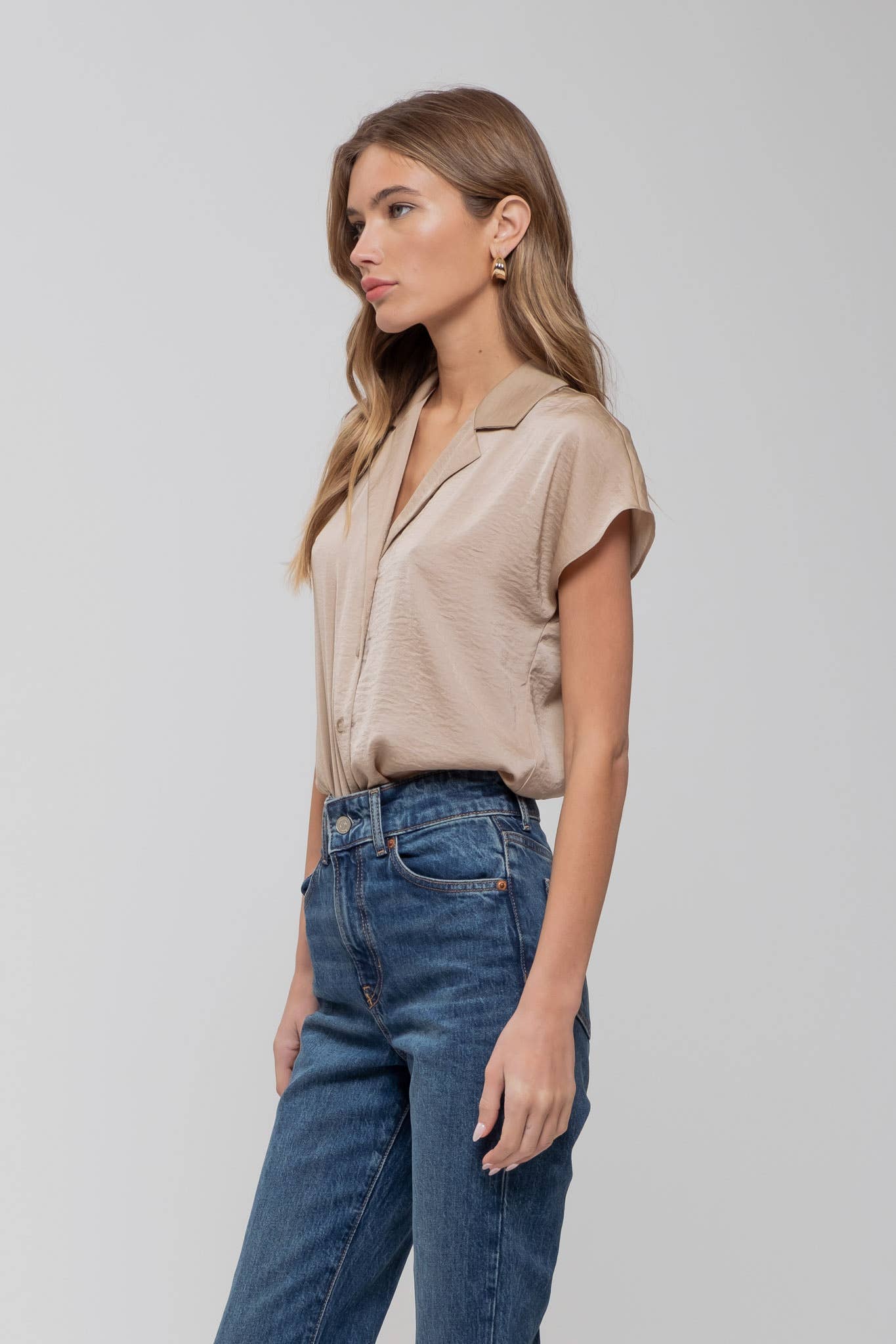 The Harper Sleeveless Button Down Top