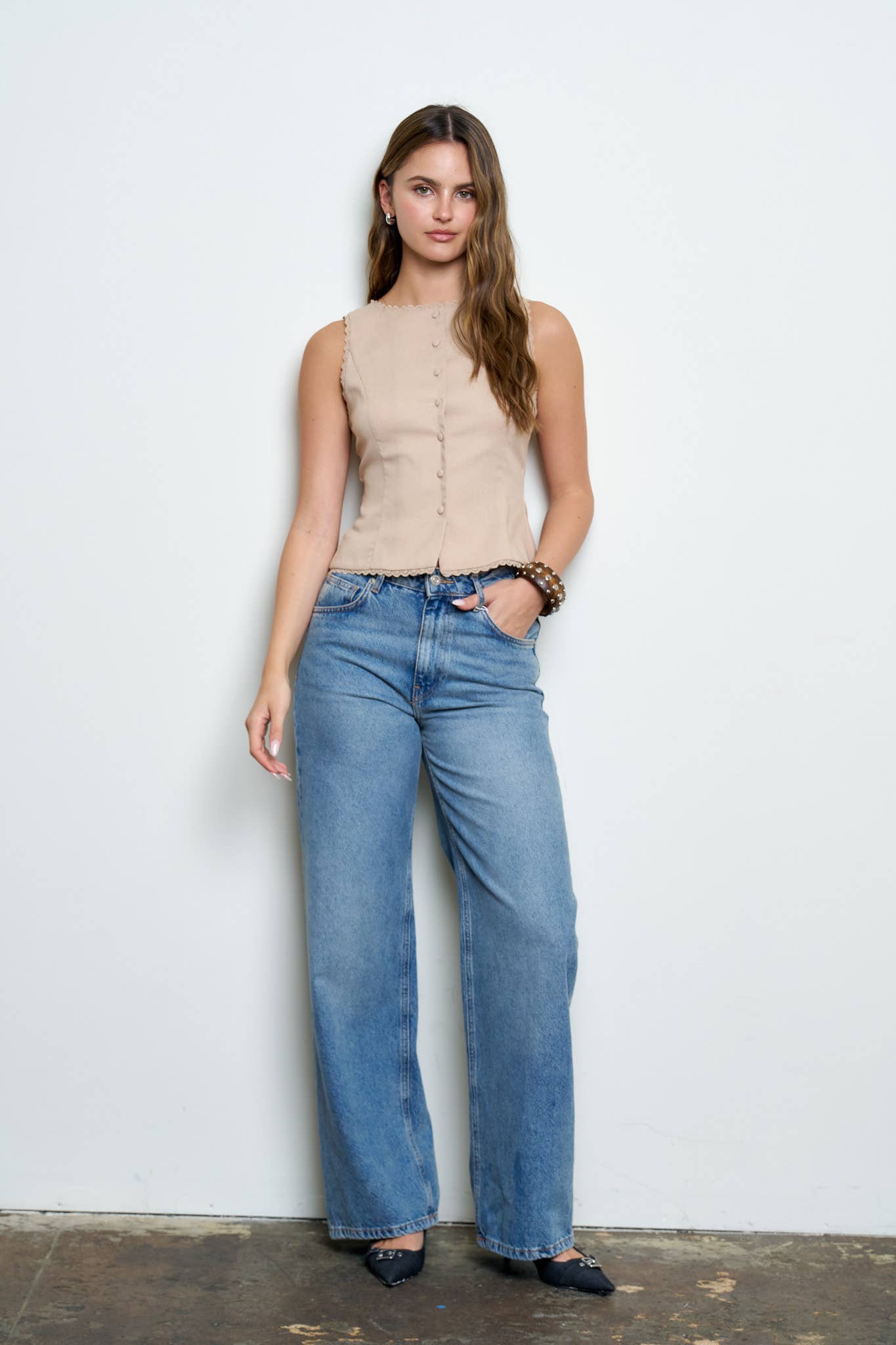 Light Mocha Scallop Lace Button-Down Vest Top