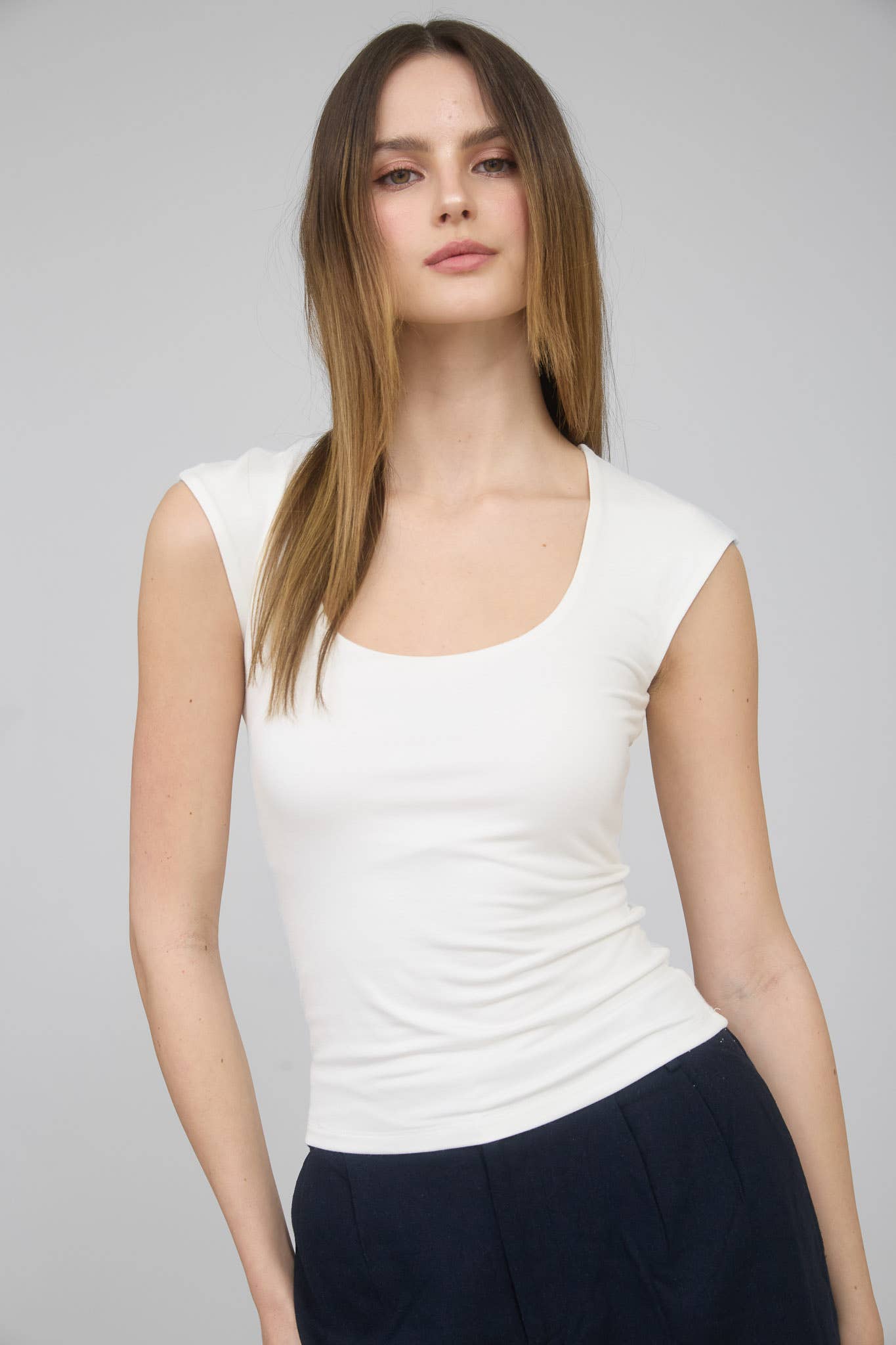 Seamless Scoop Neck Fitted Knit Top